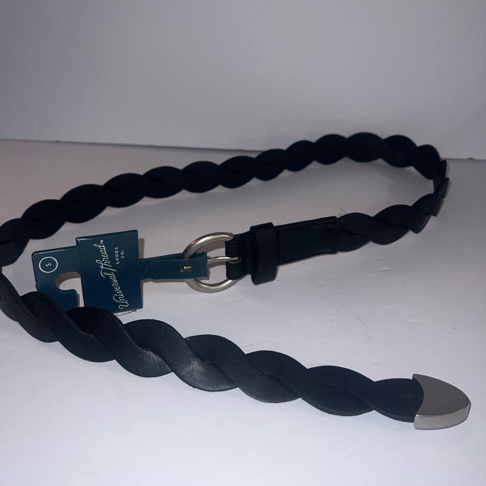 Universal Thread Black and Silver Belt with Sleek Design